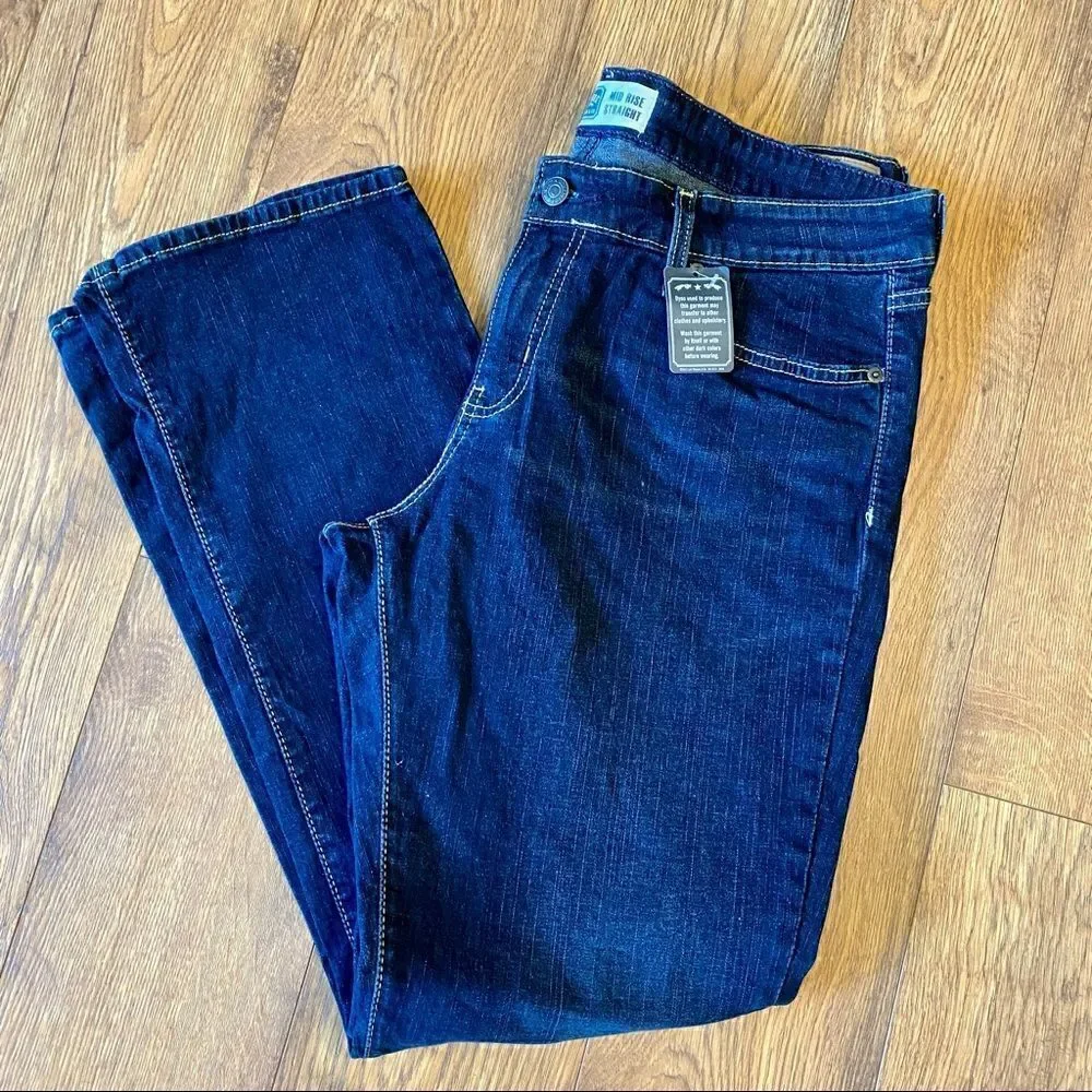 SIGNATURE by LEVI STRAUSS & CO MID RISE STRAIGHT JEANS 12 S NWT